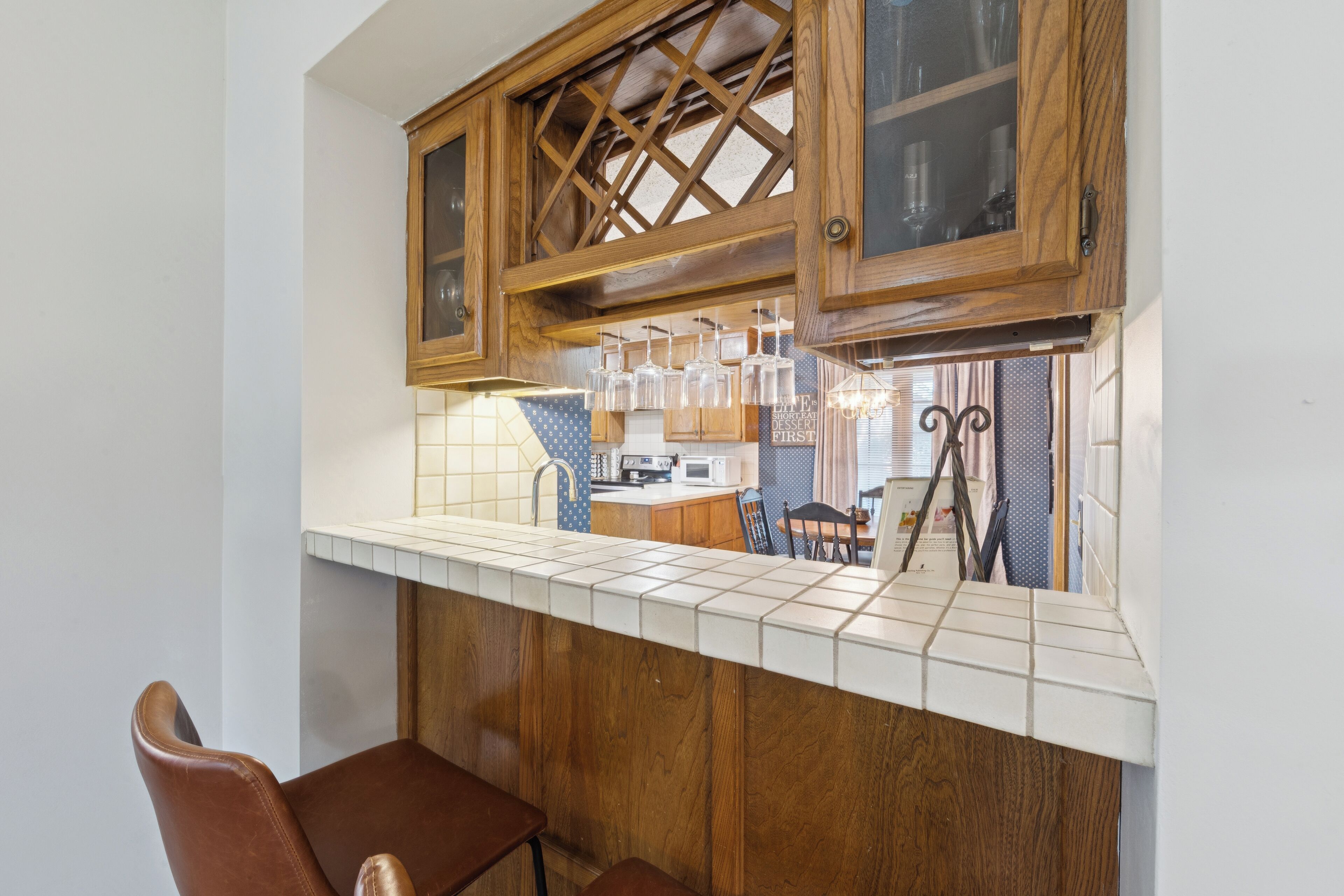 Micro-ondes, four, plaque de cuisson, lave-vaisselle