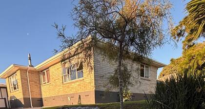 Oakura Central House