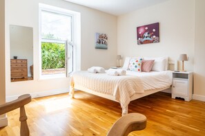 3 bedrooms, iron/ironing board, travel crib, internet