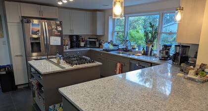 4-bedroom house in Ithaca, 5 min from Cornell Graduation