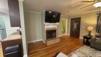 Televisión, chimenea