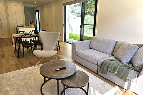 Stylish New 3bedroom 2 1/2 bathroom townhouse, garage, parking, internet