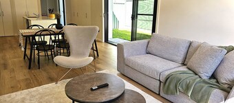 Stylish New 3bedroom 2 1/2 bathroom townhouse, garage, parking, internet