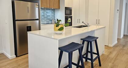 Stylish New 3bedroom 2 1/2 bathroom townhouse, garage, parking, internet