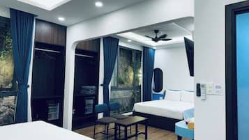 Family Quadruple Room | Desk, free WiFi