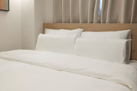 Ropa de cama de alta calidad, colchones con efecto memoria y escritorio