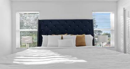 Comfy Home | Sleeps 10 | Hot Tub| Games | 7mi DT