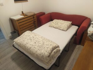 2 slaapkamers, een strijkplank/strijkijzer, wifi, beddengoed