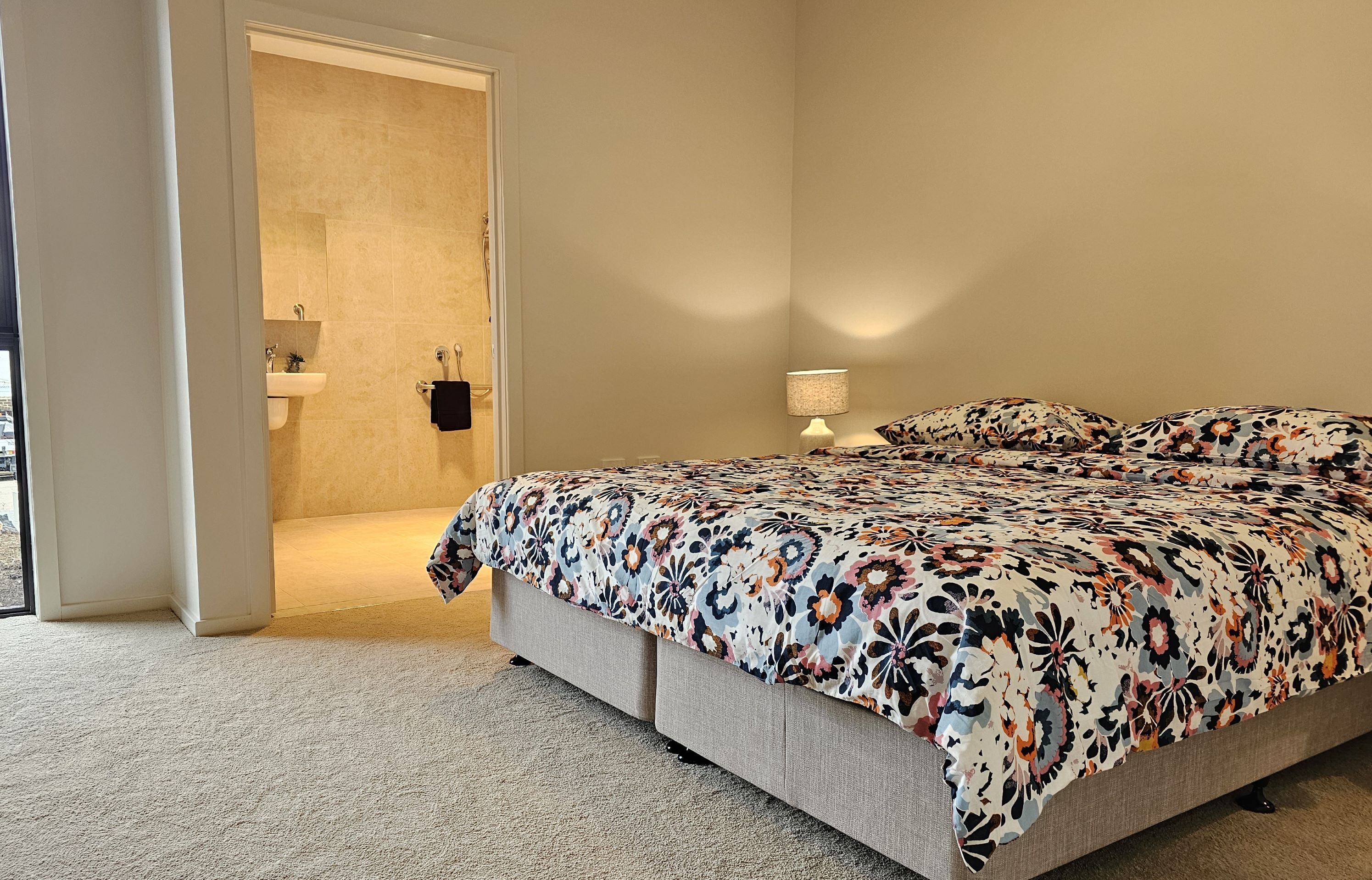 3 chambres, fer et planche à repasser, Wi-Fi, draps fournis