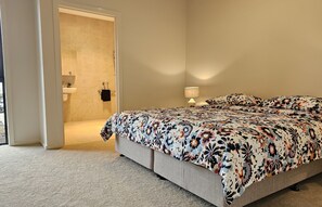 3 quartos, ferros/tábuas de passar roupa, Wi-Fi, roupa de cama