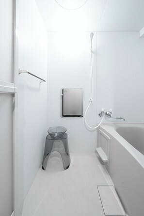 Combined shower/tub, free toiletries, hair dryer, slippers