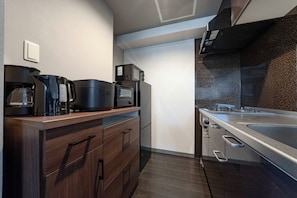 Full-size fridge, microwave, stovetop