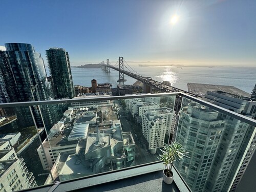 Unforgettable Luxury Penthouse ★Breathtaking Waterfront ~ SF Bay & Skyline Views