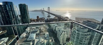 Unforgettable Luxury Penthouse ★Breathtaking Waterfront ~ SF Bay & Skyline Views