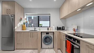 Refrigerador, microondas, horno, placa de cocina