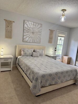 3 habitaciones, tabla de planchar con plancha, wifi y ropa de cama 
