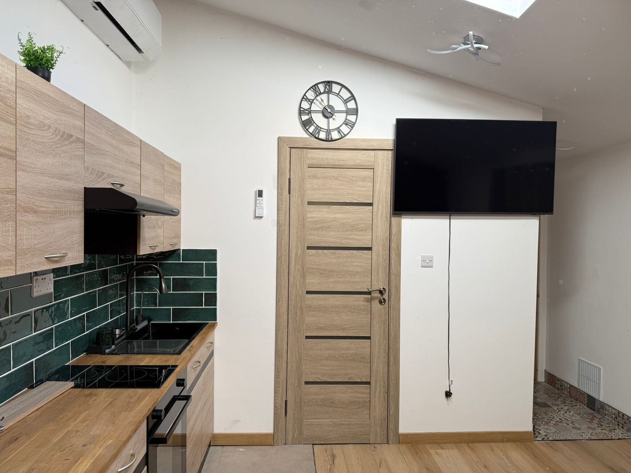 Fridge, oven, stovetop