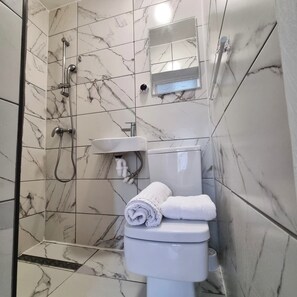 シャワー、タオル