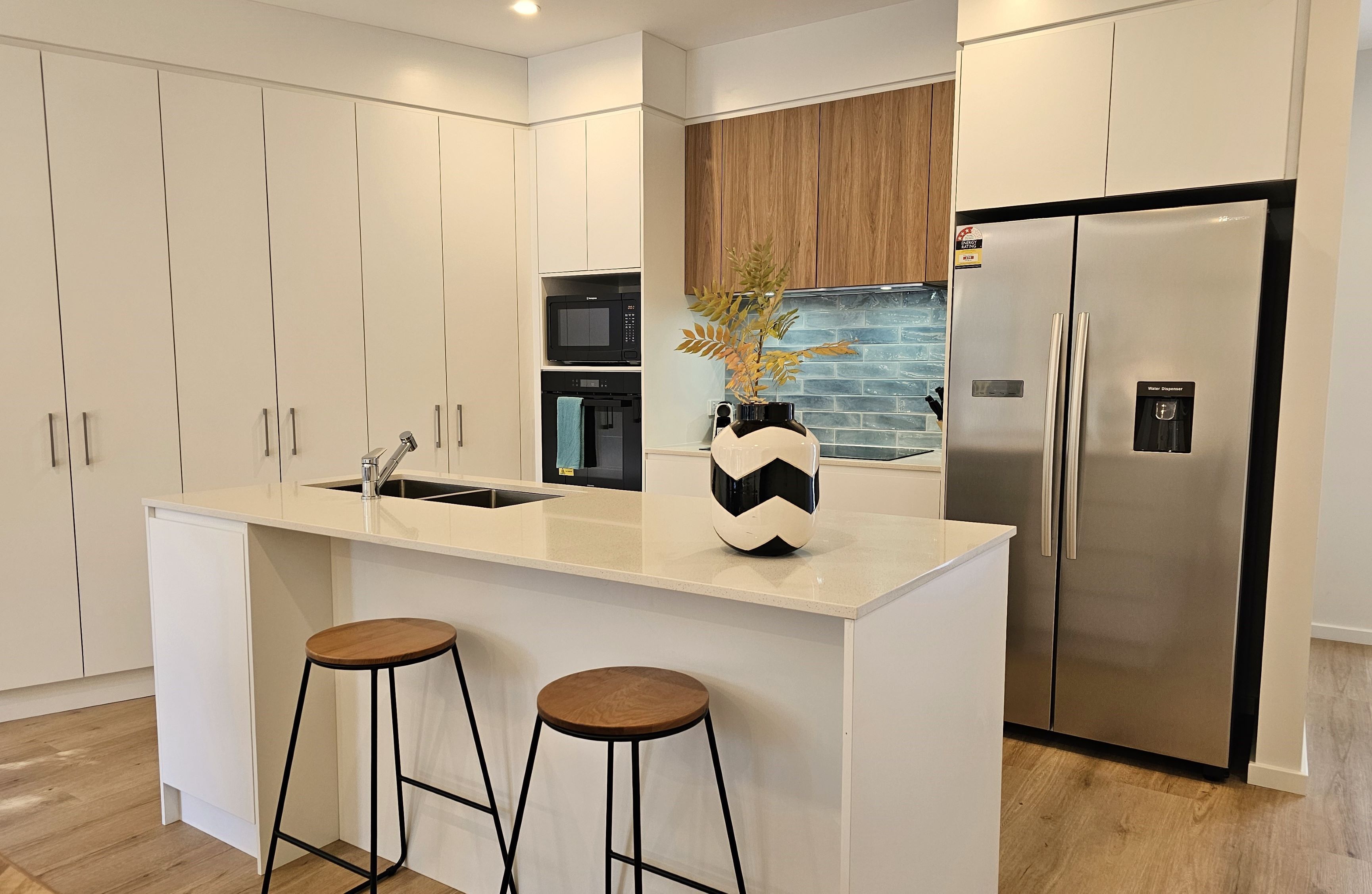 Micro-ondes, four, plaque de cuisson, lave-vaisselle