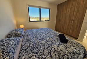 3 habitaciones, tabla de planchar con plancha, wifi y ropa de cama 