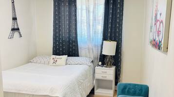 3 habitaciones, escritorio, tabla de planchar con plancha y wifi gratis