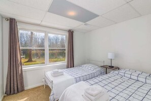 5 bedrooms, WiFi, bed sheets