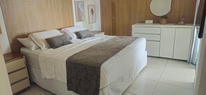 3 habitaciones, tabla de planchar con plancha, internet y ropa de cama 