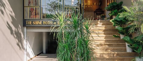 Mặt tiền nơi lưu trú