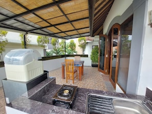 Apartment, Kitchenette, Pool View | Private kitchenette