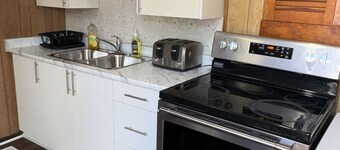 Cozy 3BR Home near Airport & Transit!