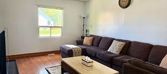 Cozy 3BR Home near Airport & Transit!
