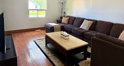 Cozy 3BR Home near Airport & Transit!