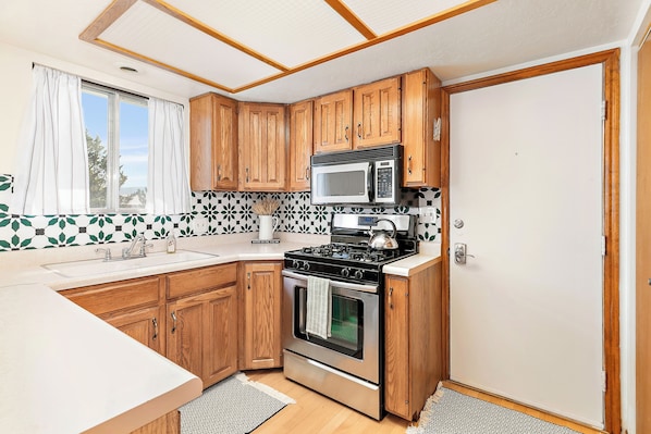 Microwave, oven, stovetop, dishwasher