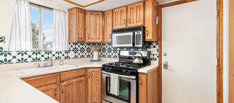 Cozy Swiss Chalet • Steps from Main St- Sleeps 5