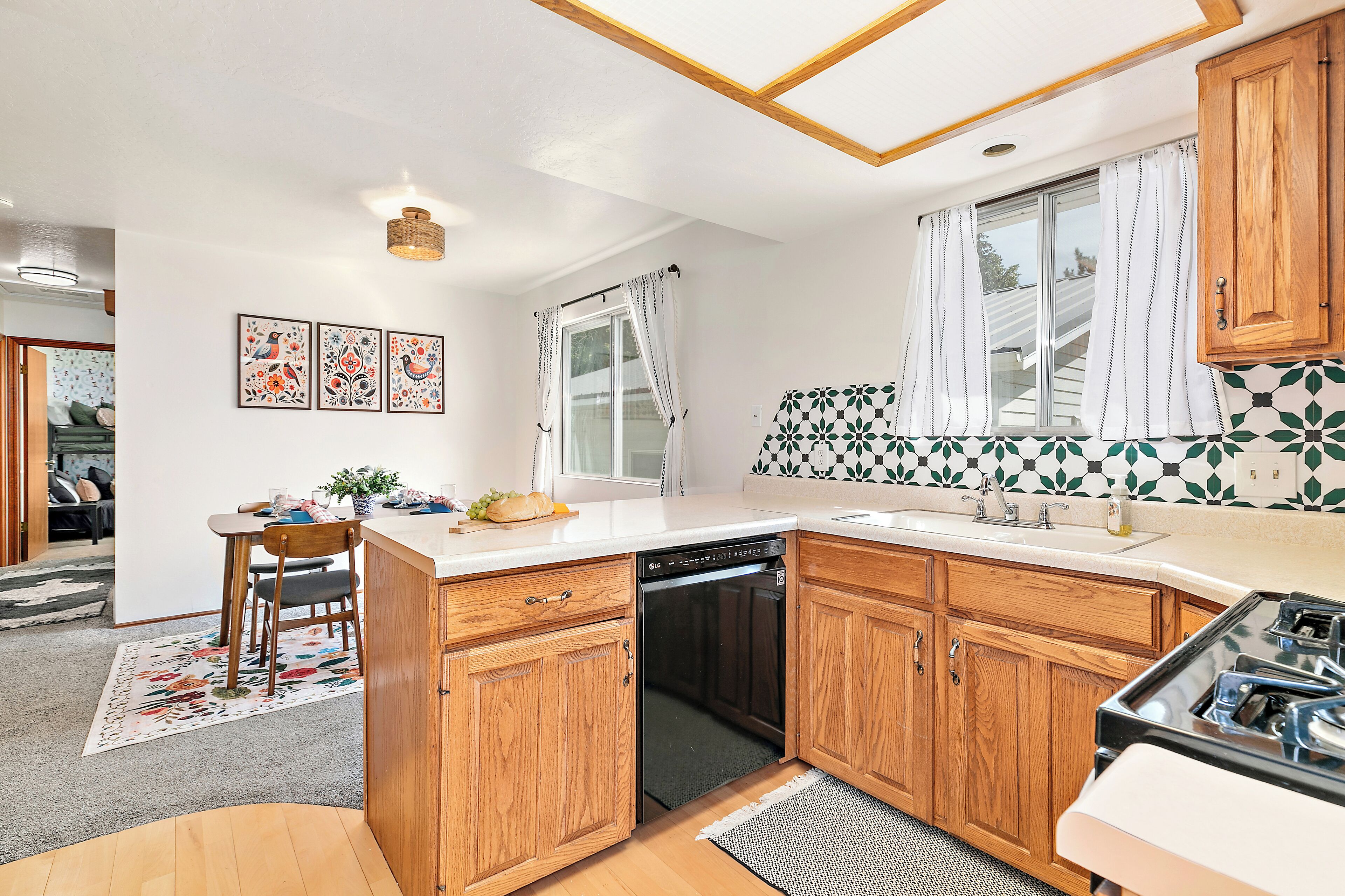 Micro-ondes, four, plaque de cuisson, lave-vaisselle