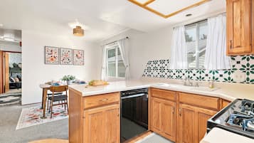 Mikrowelle, Ofen, Herdplatte, Geschirrspüler