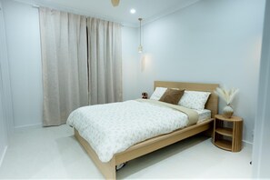 3 habitaciones, tabla de planchar con plancha, internet y ropa de cama 