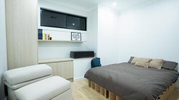 3 makuuhuonetta, silitysrauta/-lauta, internet, vuodevaatteet