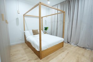 3 bedrooms, iron/ironing board, Internet, bed sheets
