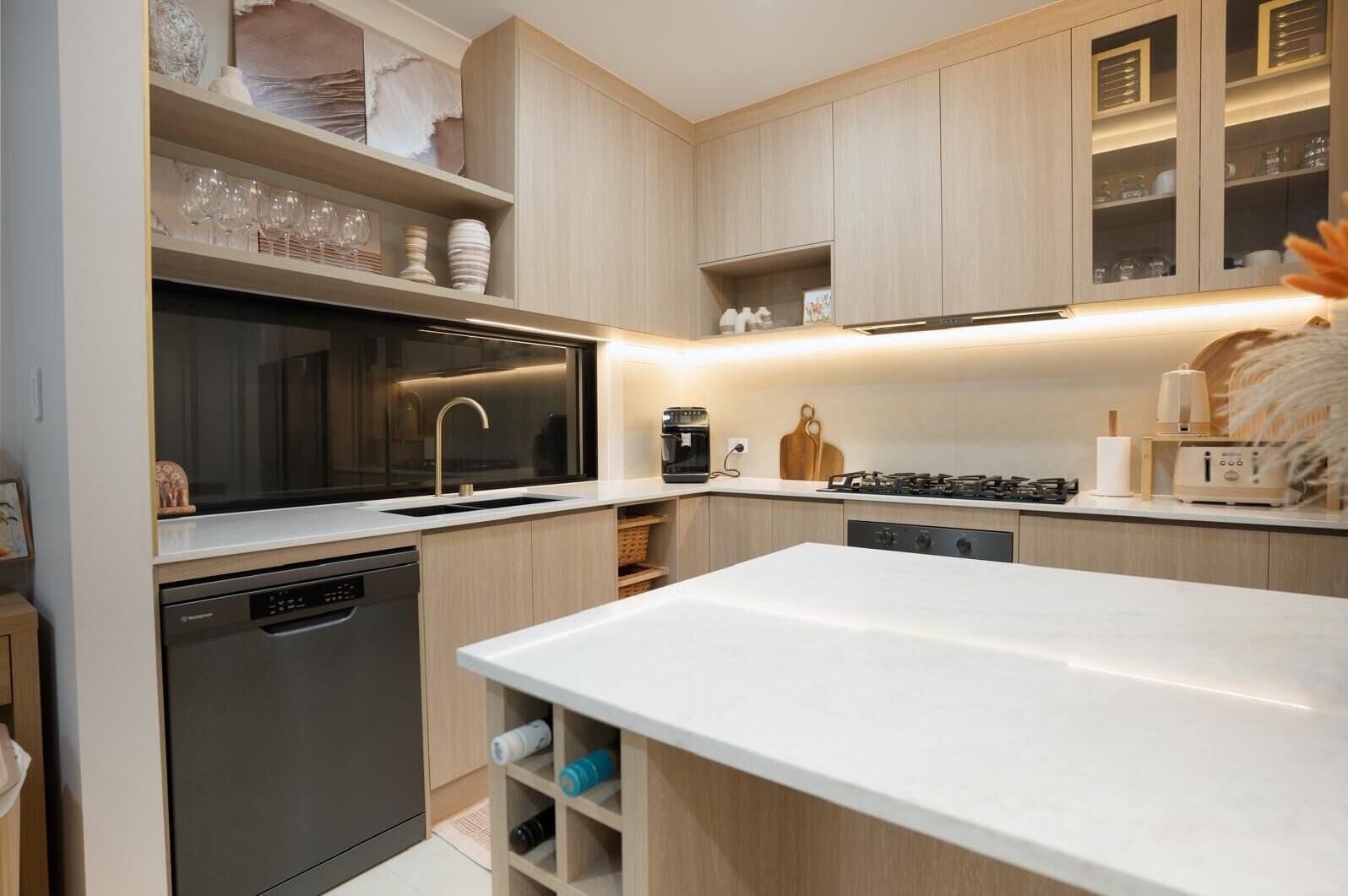 Micro-ondes, four, plaque de cuisson, lave-vaisselle