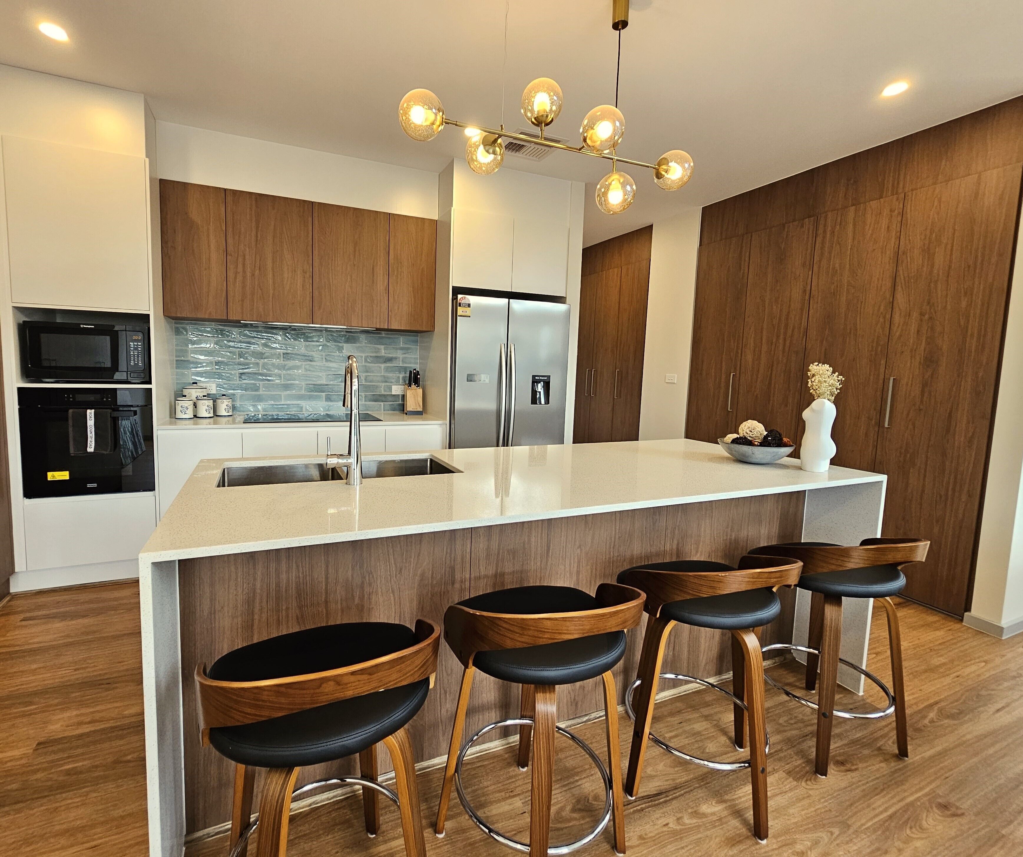 Mikrowelle, Ofen, Herdplatte, Geschirrspüler