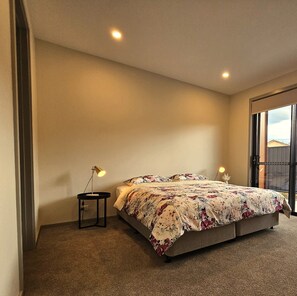 4 dormitorios, tabla de planchar con plancha, wifi y ropa de cama