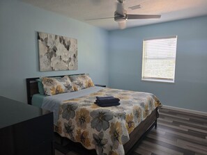 4 bedrooms, desk, free WiFi, bed sheets