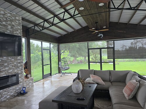 Beautiful Pool Property in peaceful area