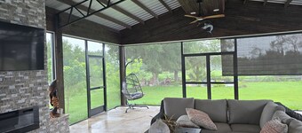 Beautiful Pool Property in peaceful area