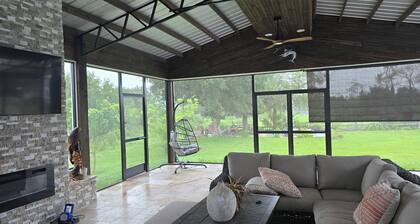 Beautiful Pool Property in peaceful area