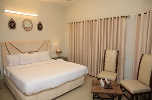 9 bedrooms, iron/ironing board, WiFi, bed sheets