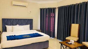 9 Schlafzimmer, Bügeleisen/Bügelbrett, WLAN, Bettwäsche