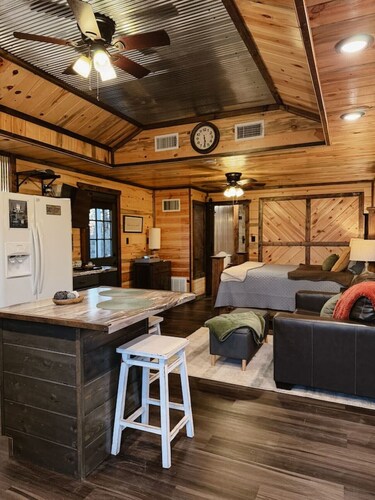 Secluded Pine Cabin - Cozy & Peaceful Getaway