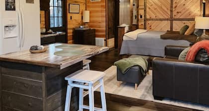 Secluded Pine Cabin - Cozy & Peaceful Getaway